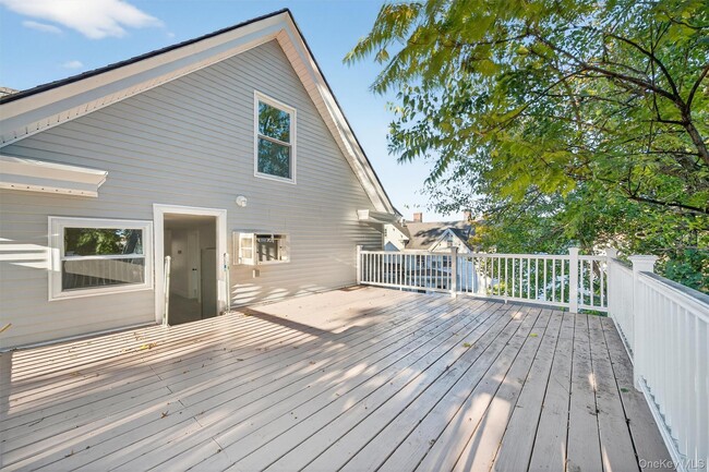 Building Photo - 12 N Church St