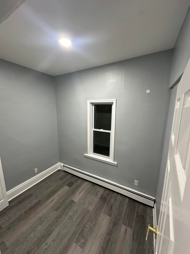 Building Photo - 313 Pearsall Ave