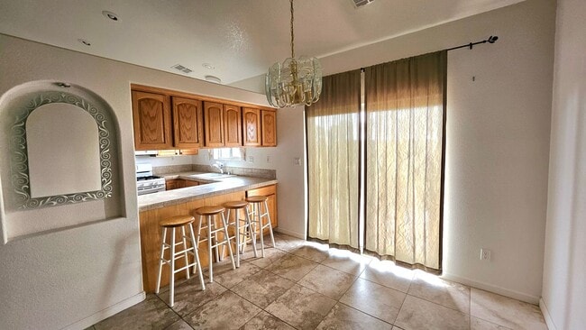 Building Photo - PRICE REDUCED! SPECIAL OFFER! Parkway Village Beauty - 3 Bed + 3 Bth!