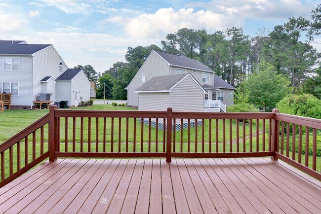 Building Photo - Spacious & Updated Hampton Home