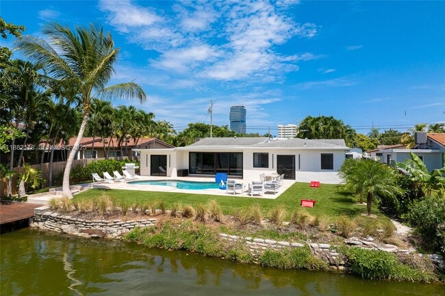 Building Photo - 21230 NE 25th Ct