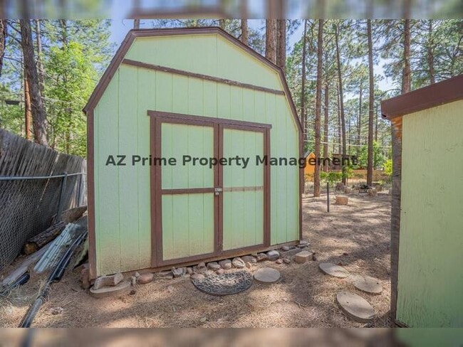Building Photo - 5383 Glenwood Ln