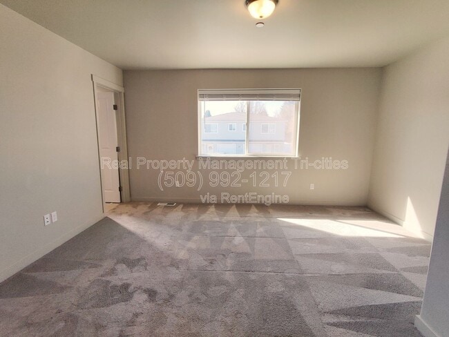 Building Photo - 5748 W Albany Pl