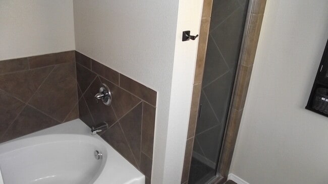 Building Photo - Northeast El Paso/Sandstone Ranch 4 bed with Refrig A/C!