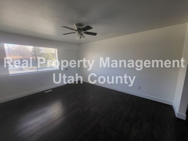 Building Photo - 1054 Ellen Cir