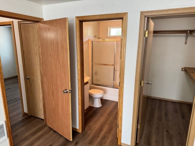 Building Photo - Freshly recently updated 3-bedroom 2-bathroom duplex with garage!