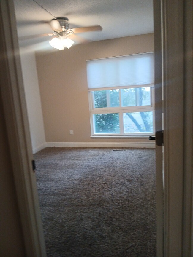 Building Photo - 775 Kingston Dr