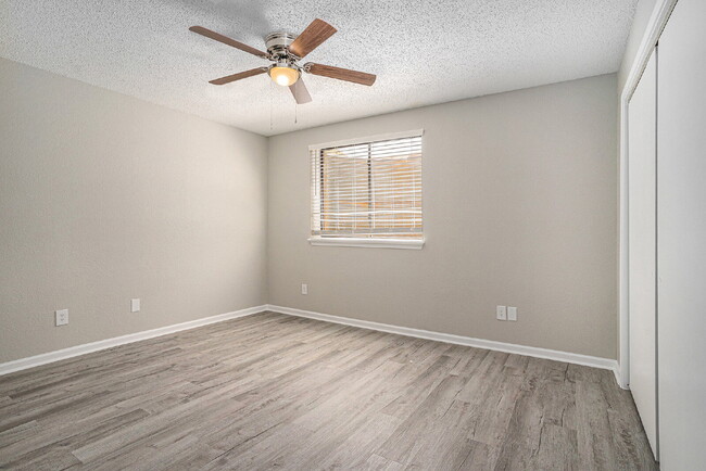 Building Photo - Section 8 Welcomed!! Spacious 5-Bed, 2.5-B...