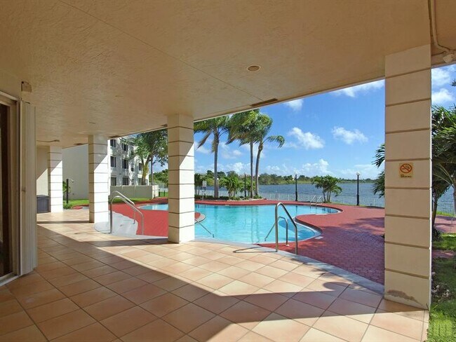 Building Photo - 2811 N Oakland Forest Dr