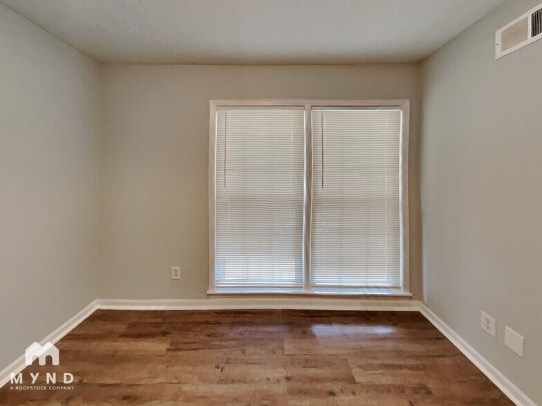 Building Photo - 2154 Ashland Dr