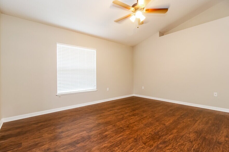Building Photo - 452 Hammerstone Ave