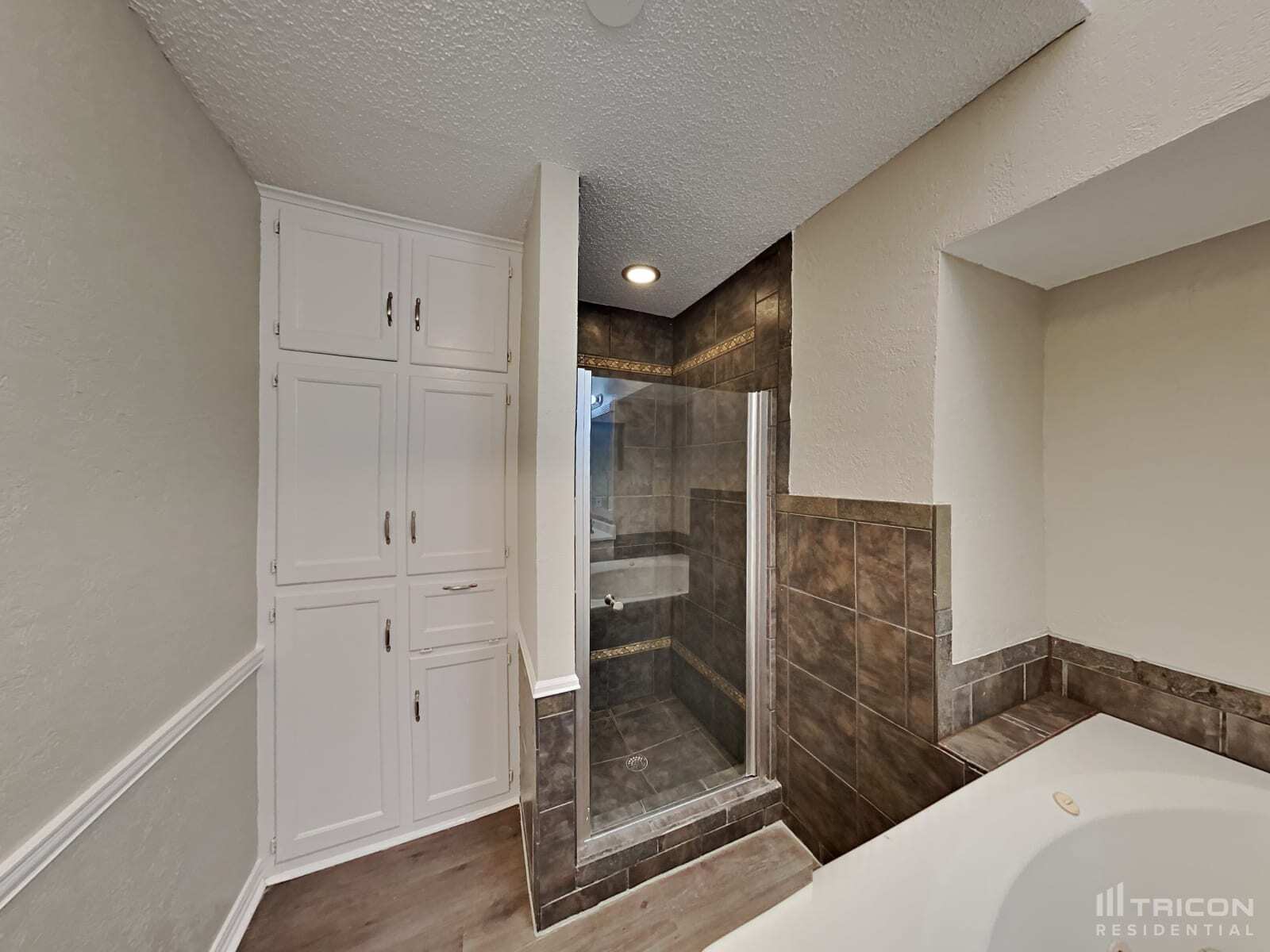 Building Photo - 820 Vaughn Dr