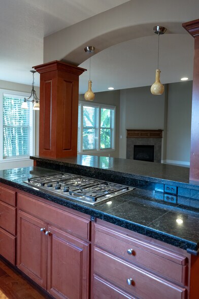 Building Photo - 15550 SW Cynthia Ln