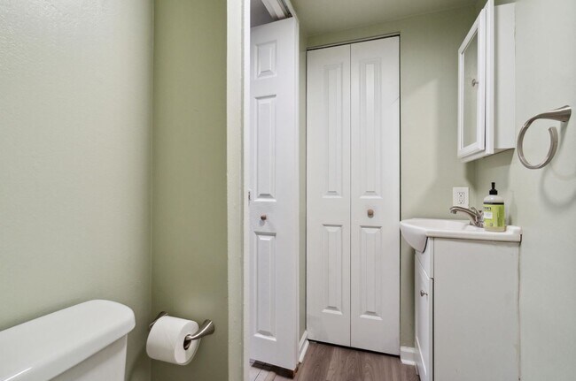 Building Photo - 3333 Comly Rd