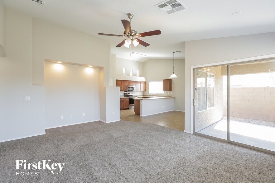 Building Photo - 6220 S 52nd Dr