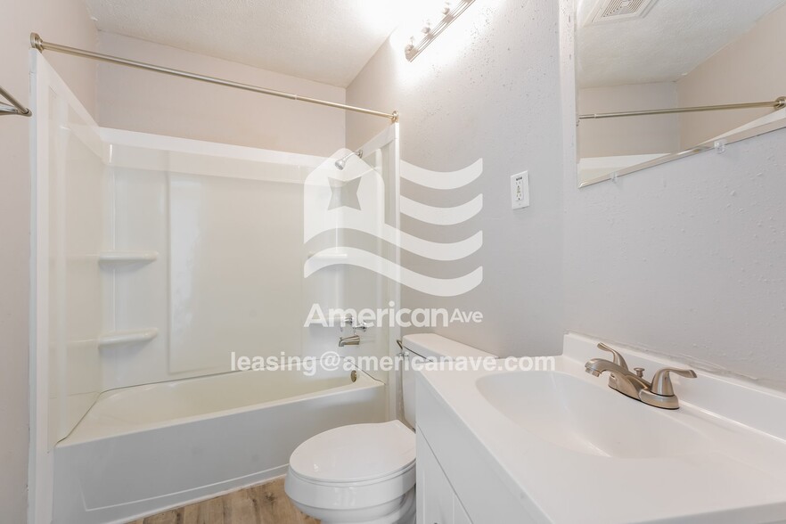 Building Photo - 233 N Wellington St