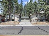 Building Photo - 307 E Hawthorne Rd