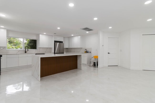 Building Photo - 3699 Liberty Square