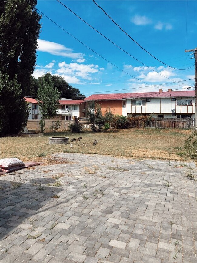 Building Photo - 855 400 S