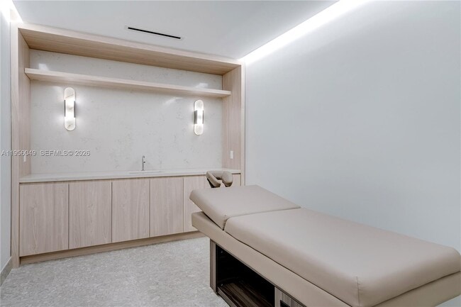 Building Photo - 225 N Miami Ave