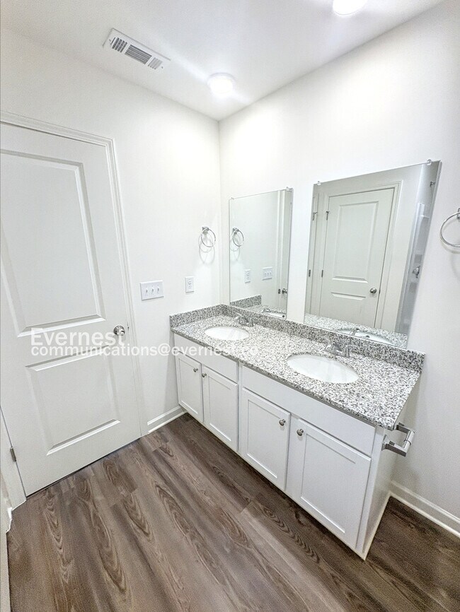 Building Photo - 107 Douglas Fir Dr