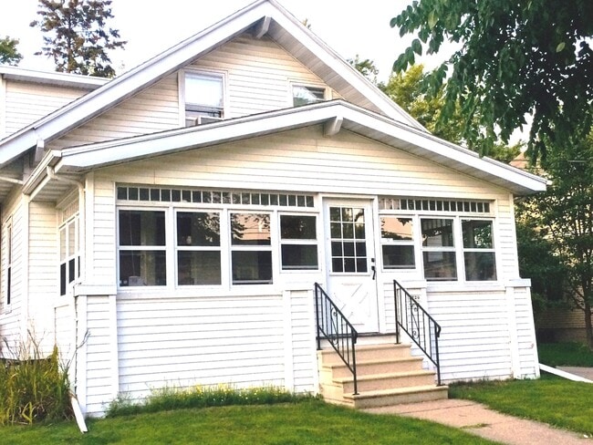 Building Photo - 1220 W Packard St