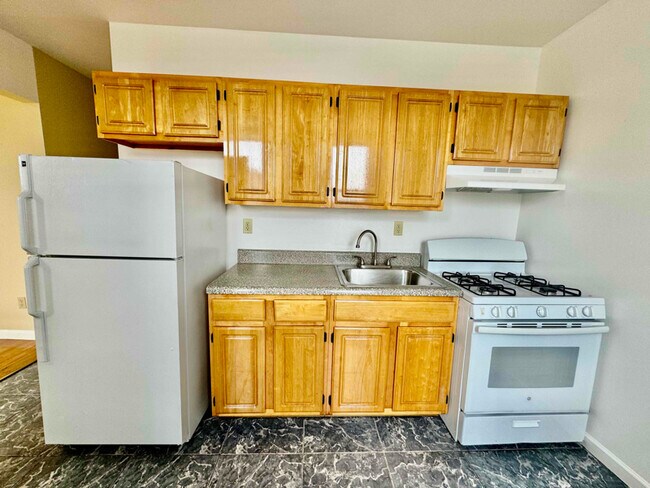 Building Photo - 23 E 3rd St