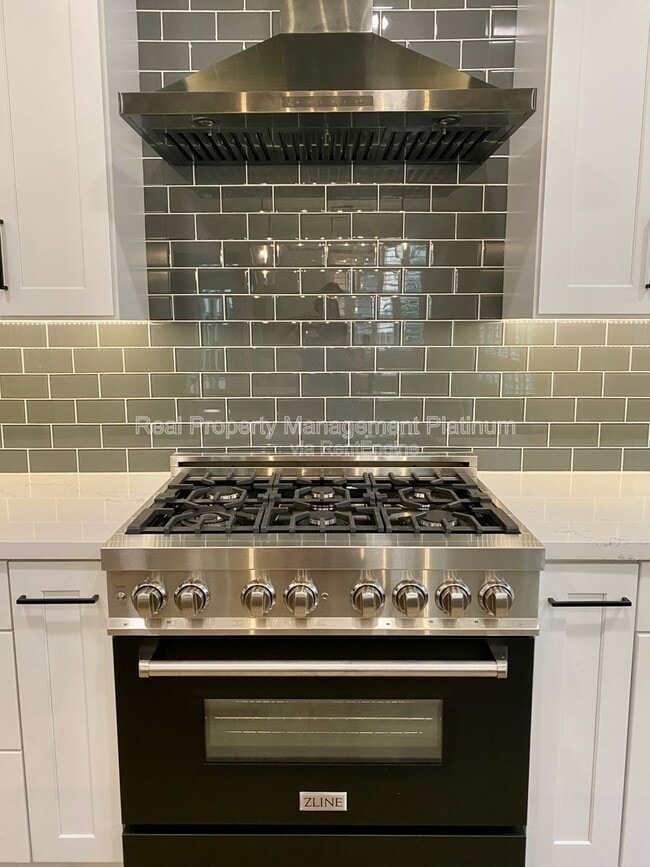 Building Photo - 2927 E Solar Ave