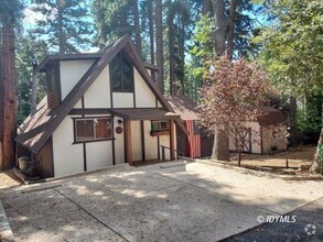 Building Photo - Sunset Drive Classic Cabin