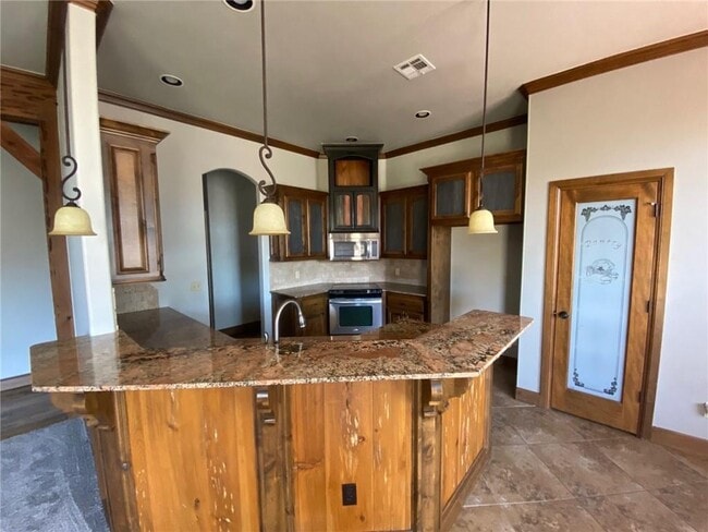 Building Photo - 616 Sally Ct