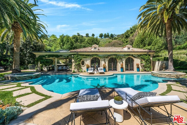 Building Photo - 70 Beverly Park St