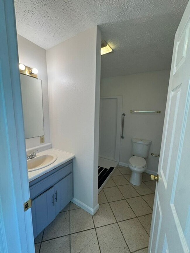 Building Photo - Greenback 37742 - 3 bedroom, 2 full bath home - Contact Tim Tipton (865) 806-7255