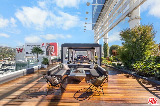 Building Photo - 6250 Hollywood Blvd