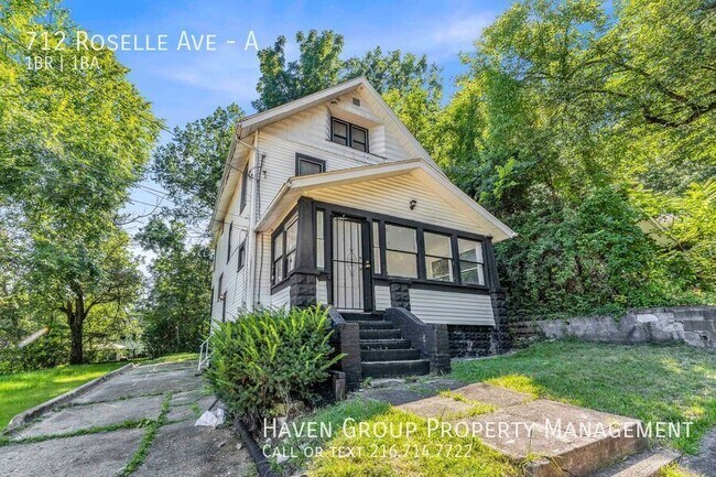 Building Photo - 712 Roselle Ave