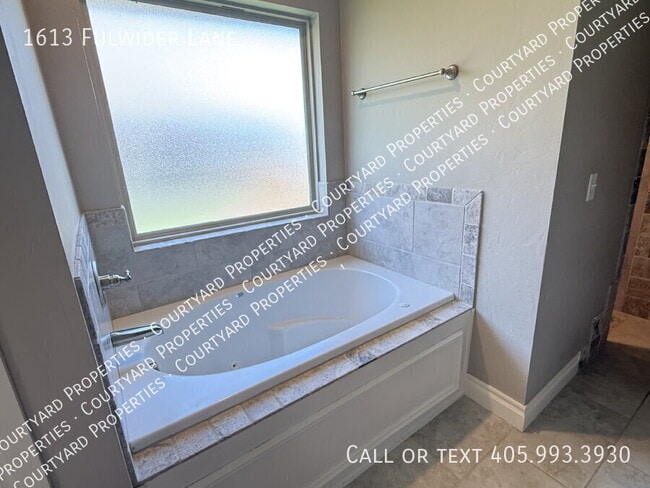 Building Photo - 1613 Fulwider Ln