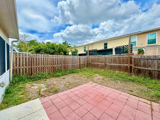Building Photo - 2537 W Maryland Ave