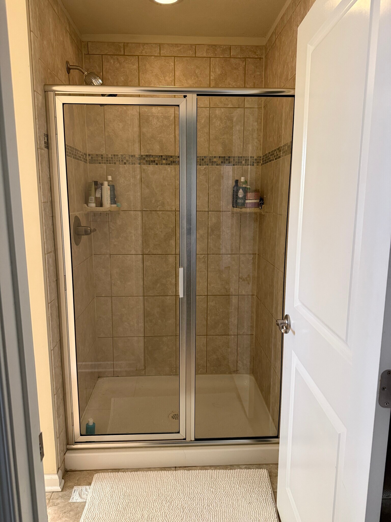Master Standing shower - 624 Edison Dr