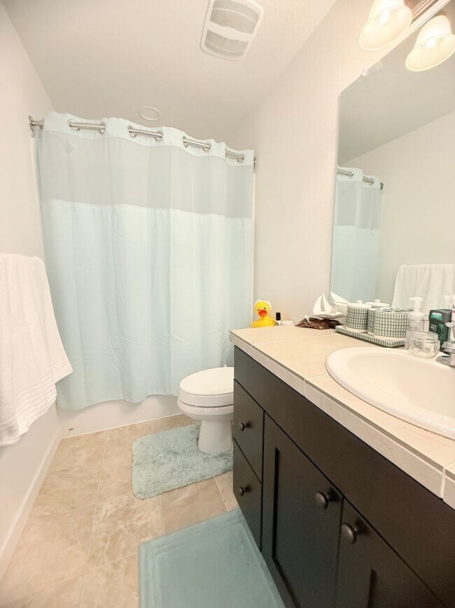 Building Photo - Updated 4 Bedroom Home with Stunning Private Backyard