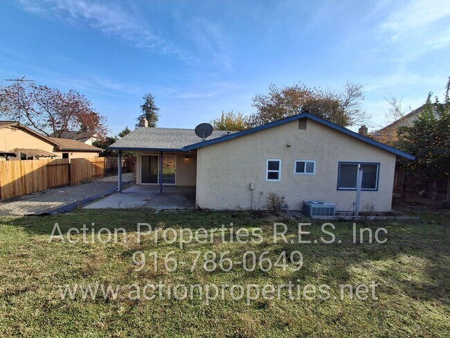 Building Photo - Antelope R.V. Parking, Single Story: Large Yard: RV Parking: 3 Bed, 2 Bath - Foothill Farms/Antelope