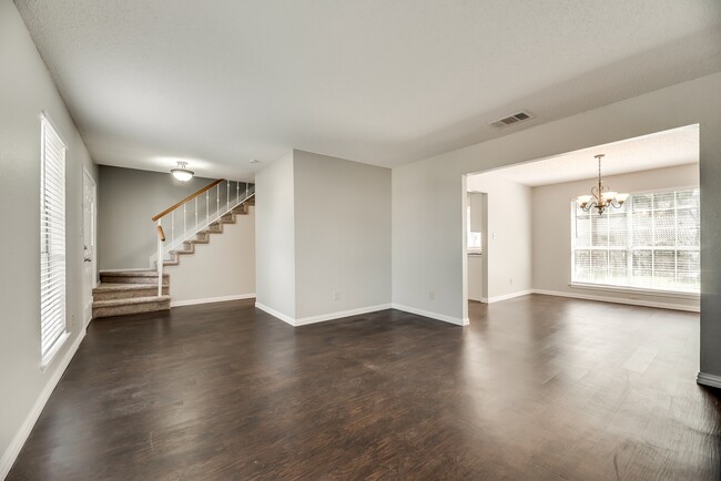 Building Photo - 4/2/2 in well established neighborhood