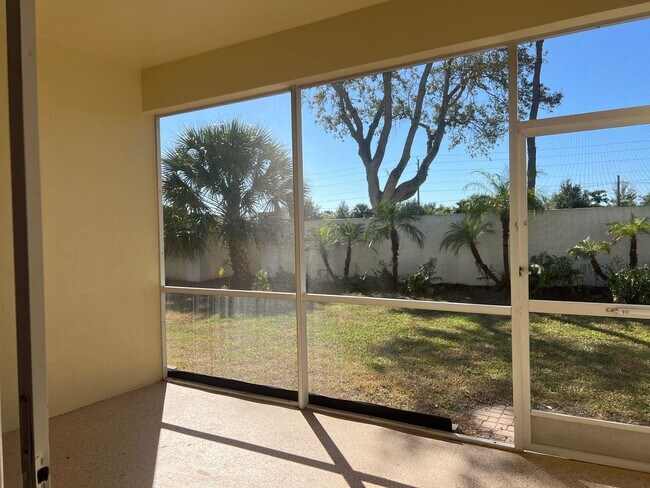 Building Photo - Welcome to your new home in beautiful Venice, Fl!  2 Bedroom 2 Bath w/ Den