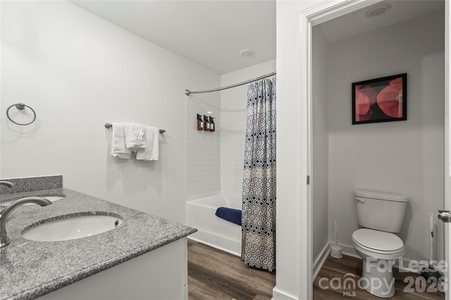 Building Photo - 2813 Ava Ave