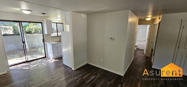 Building Photo - Fully Remodeled Duplex Available Soon!