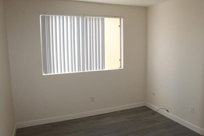 Building Photo - Single story 3 Br/2 Ba - Vine Street