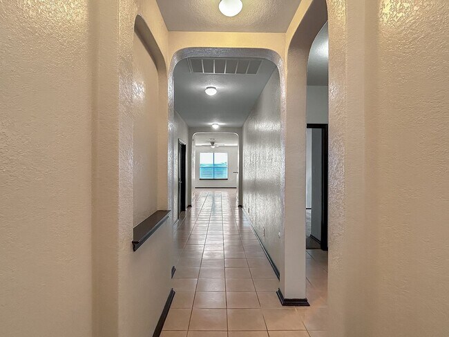 Building Photo - One-Story Home with Office in Bridlewood P...
