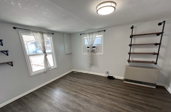 Building Photo - Updated 1 Bedroom 1 Bathroom Ranch Home in...