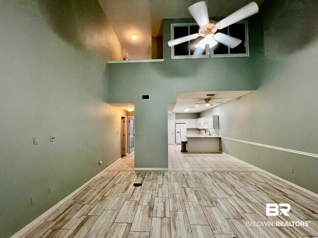 Building Photo - 444 Clubhouse Dr