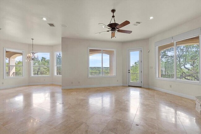 Building Photo - 8600 Bluegrass Dr