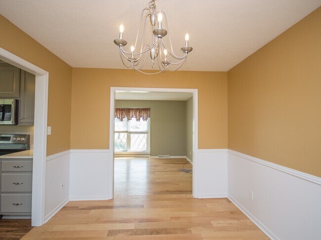 Building Photo - Beautiful Home in Athens City near Buc-ees!