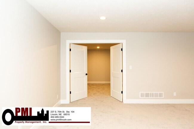 Building Photo - 5 Bedroom and 3 Bathroom House